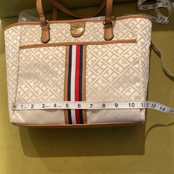 New with Tags- Tommy Hilfiger- “The Shopper” Bag-Lots of pockets!! - Picture 10 of 12